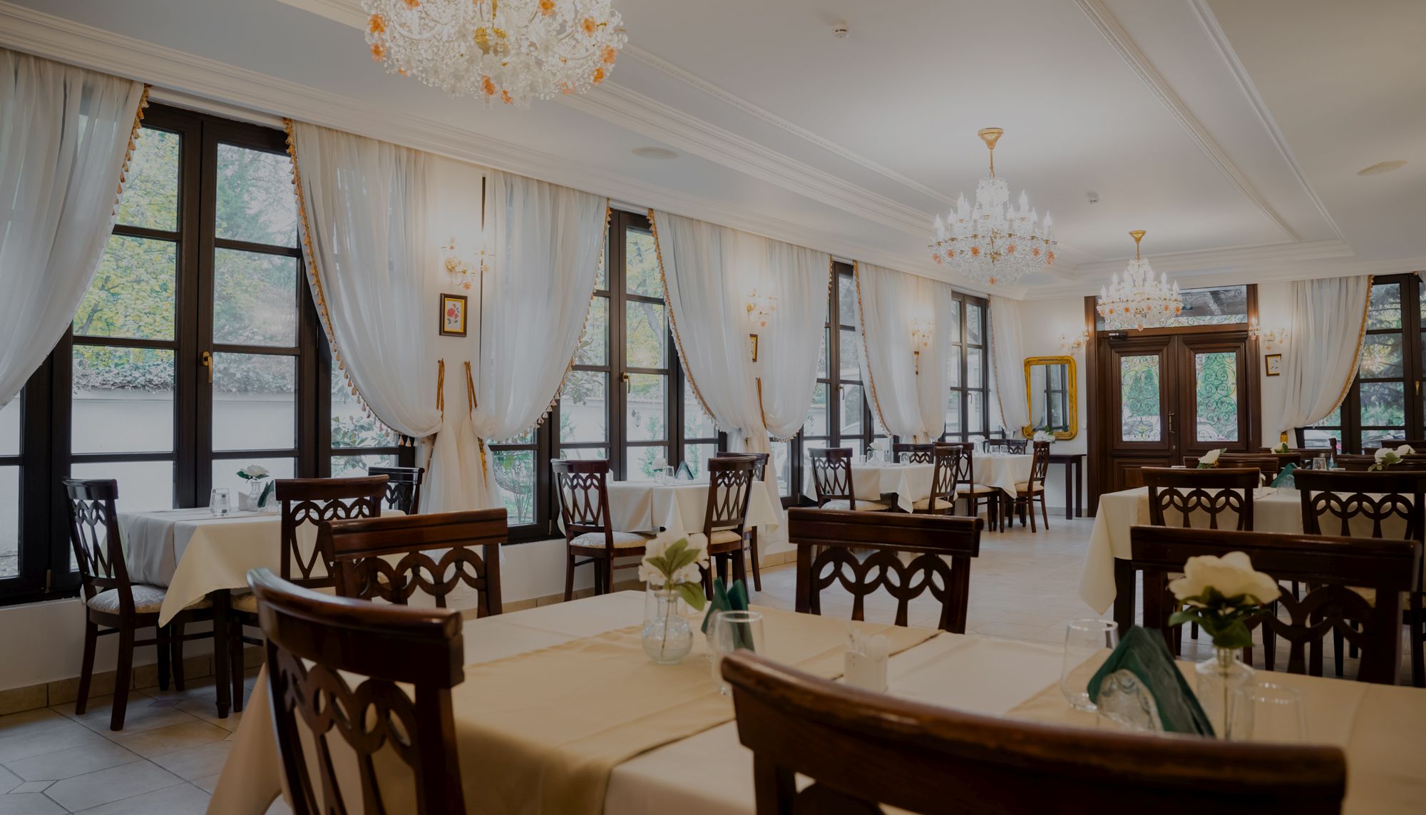 Organizare evenimente Timisoara | Evenimente private Timisoara | Evenimente corporate Timisoara | Sala evenimente Timisoara | Restaurant in Timisoara | Cazare Timisoara | Sala evenimente Timisoara | Organizare Nunti Timisoara | Royal Events Timisoara