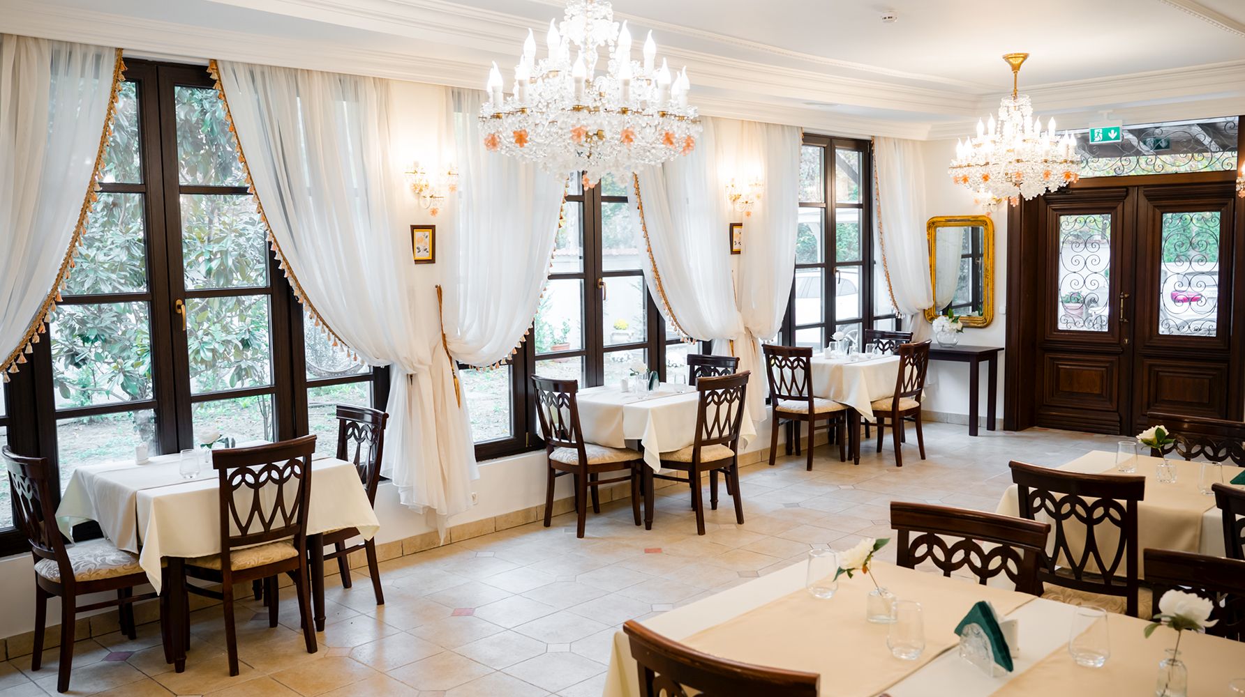 Organizare evenimente Timisoara | Evenimente private Timisoara | Evenimente corporate Timisoara | Sala evenimente Timisoara | Restaurant in Timisoara | Cazare Timisoara | Sala evenimente Timisoara | Organizare Nunti Timisoara | Royal Events Timisoara