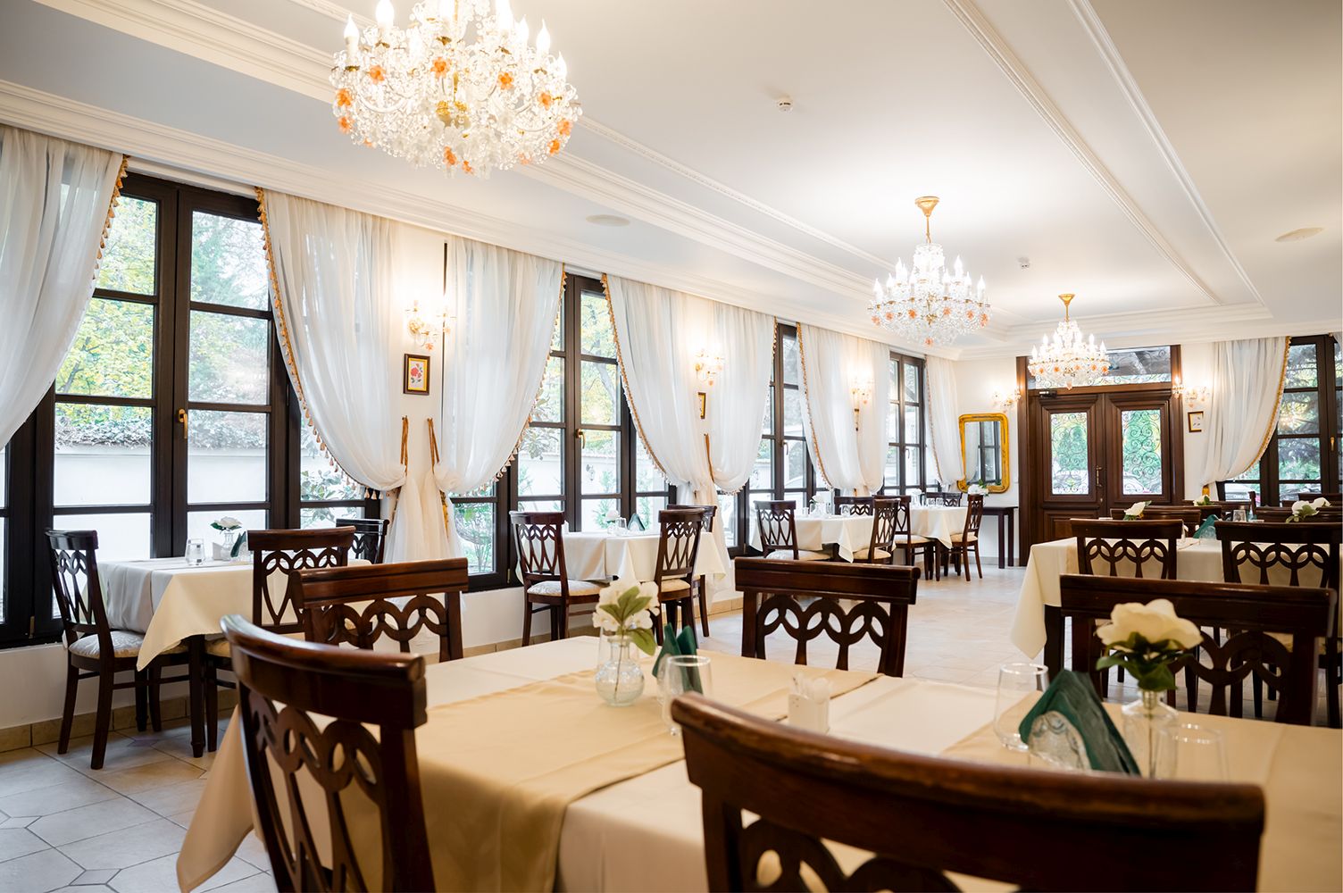 Organizare evenimente Timisoara | Evenimente private Timisoara | Evenimente corporate Timisoara | Sala evenimente Timisoara | Restaurant in Timisoara | Cazare Timisoara | Sala evenimente Timisoara | Organizare Nunti Timisoara | Royal Events Timisoara