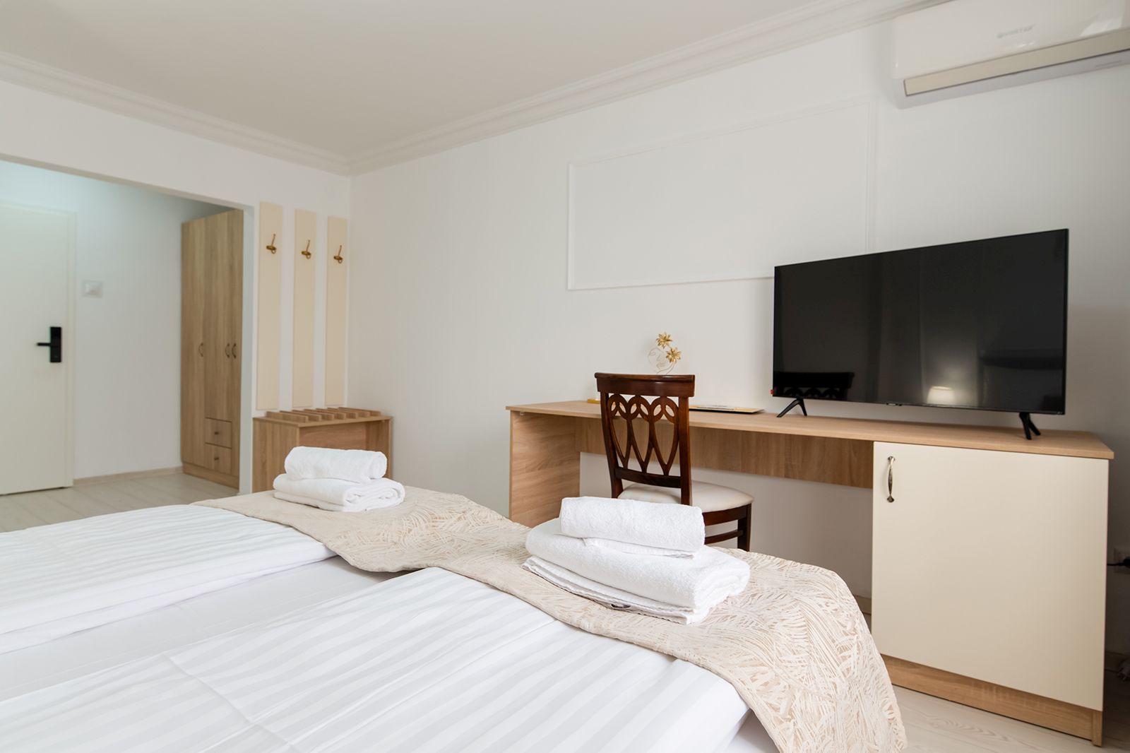Organizare evenimente Timisoara | Evenimente private Timisoara | Evenimente corporate Timisoara | Sala evenimente Timisoara | Restaurant in Timisoara | Cazare Timisoara | Sala evenimente Timisoara | Organizare Nunti Timisoara | Royal Events Timisoara